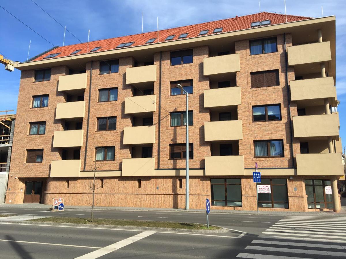 Queen Apartman Дебрецен Екстериор снимка