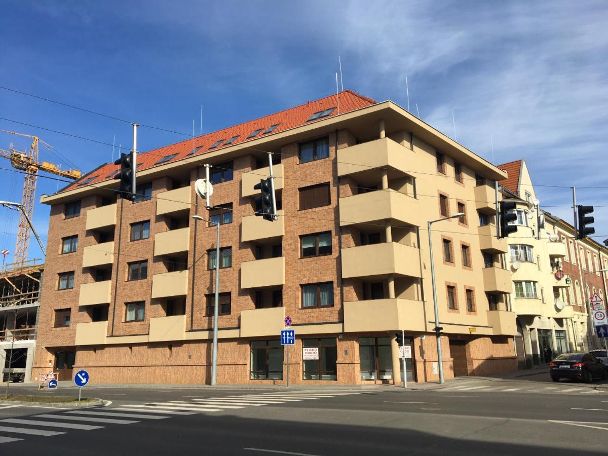 Queen Apartman Дебрецен Екстериор снимка